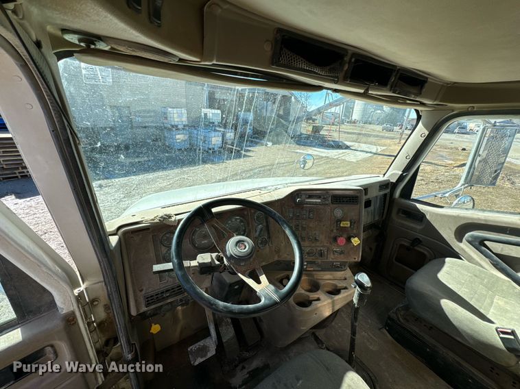 image for item OD9986 2005 International 9200 fertilizer delivery truck