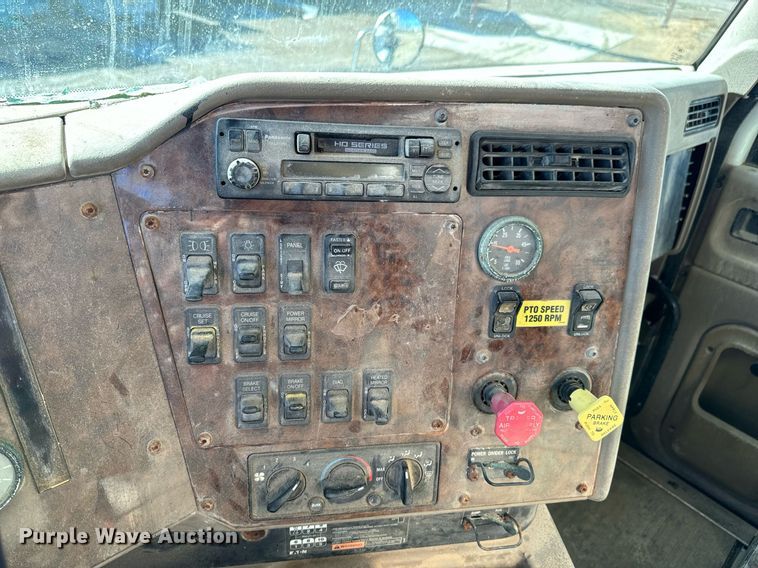 image for item OD9986 2005 International 9200 fertilizer delivery truck