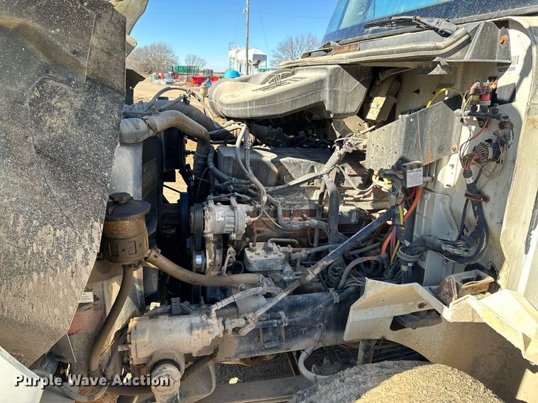 image for item OD9986 2005 International 9200 fertilizer delivery truck