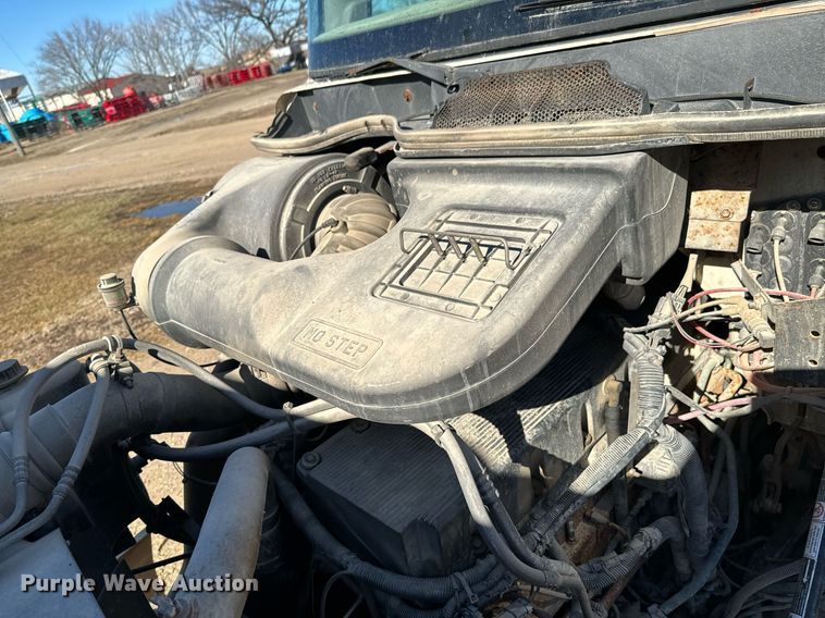 image for item OD9986 2005 International 9200 fertilizer delivery truck