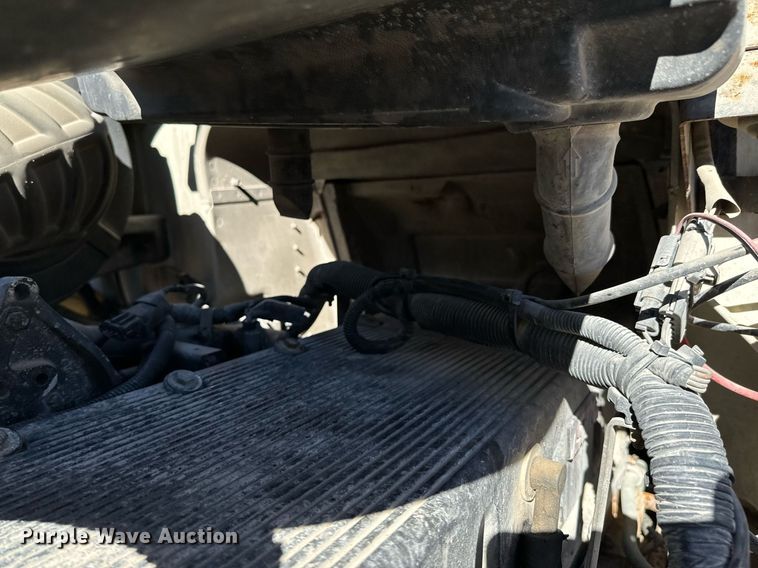 image for item OD9986 2005 International 9200 fertilizer delivery truck