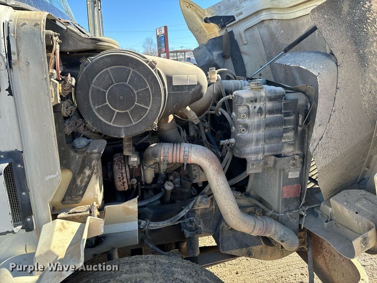 image for item OD9986 2005 International 9200 fertilizer delivery truck