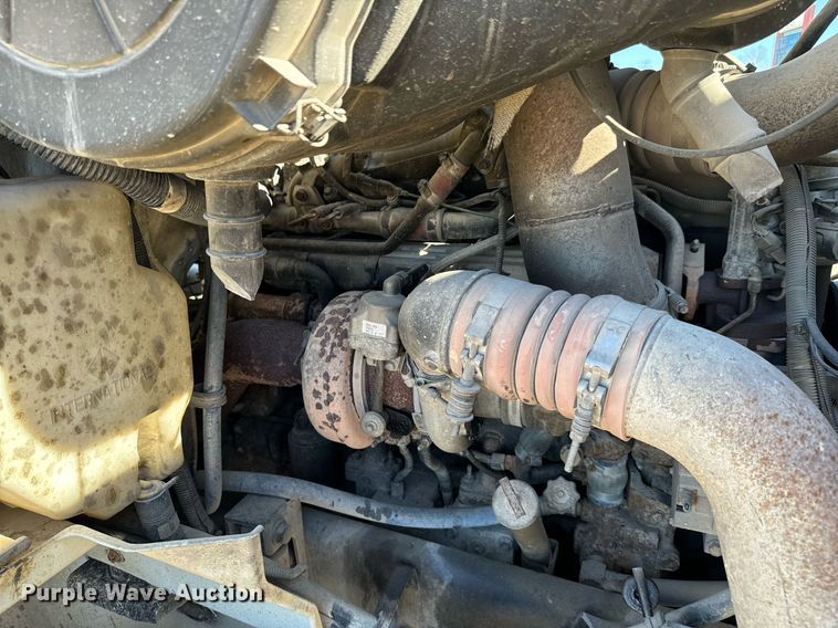 image for item OD9986 2005 International 9200 fertilizer delivery truck