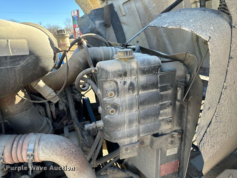 image for item OD9986 2005 International 9200 fertilizer delivery truck