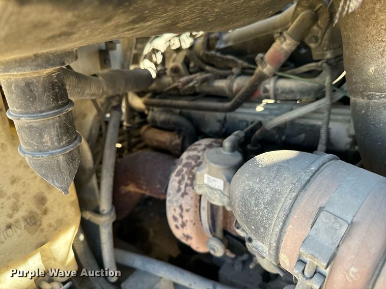 image for item OD9986 2005 International 9200 fertilizer delivery truck