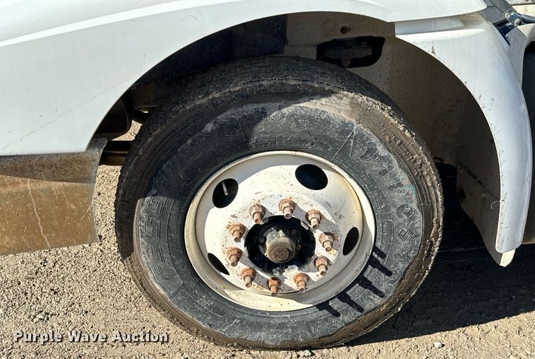 image for item OD9986 2005 International 9200 fertilizer delivery truck