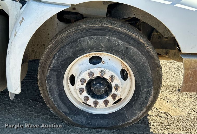 image for item OD9986 2005 International 9200 fertilizer delivery truck