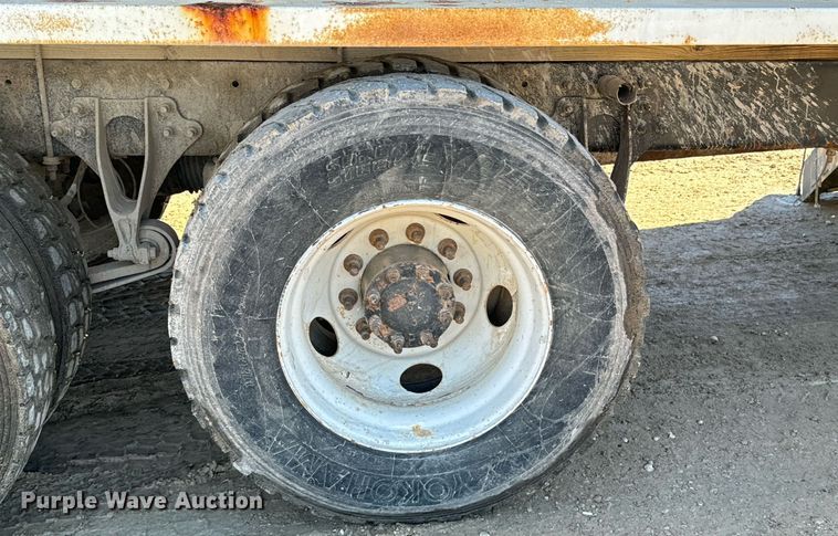 image for item OD9986 2005 International 9200 fertilizer delivery truck