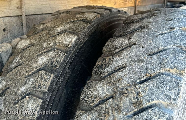 image for item OD9986 2005 International 9200 fertilizer delivery truck