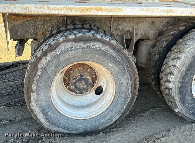 image for item OD9986 2005 International 9200 fertilizer delivery truck