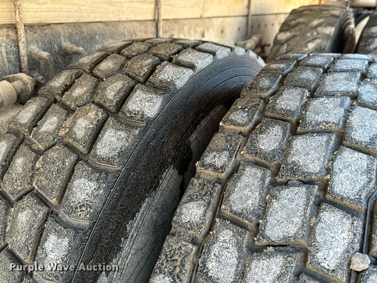 image for item OD9986 2005 International 9200 fertilizer delivery truck