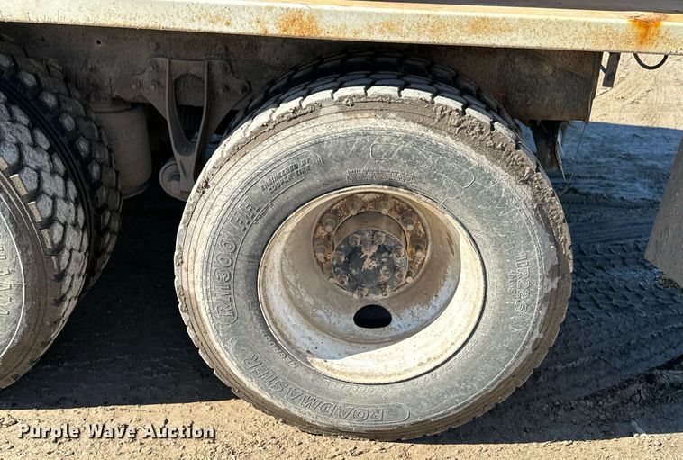 image for item OD9986 2005 International 9200 fertilizer delivery truck