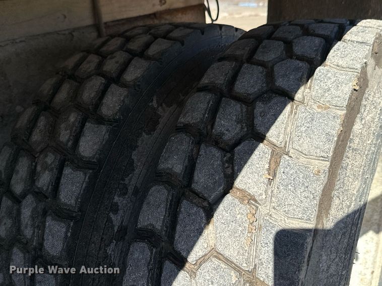 image for item OD9986 2005 International 9200 fertilizer delivery truck