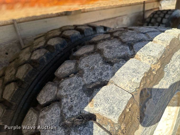 image for item OD9986 2005 International 9200 fertilizer delivery truck