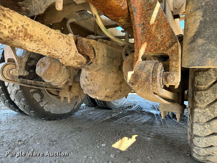 image for item OD9986 2005 International 9200 fertilizer delivery truck