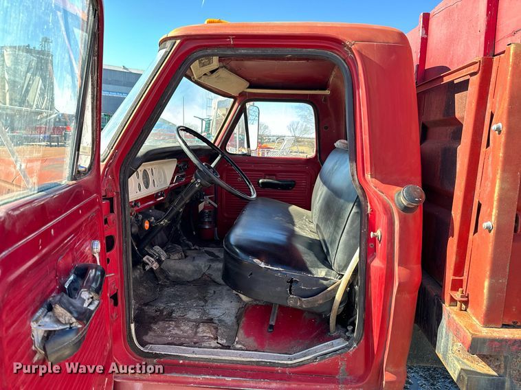 image for item OD9987 1972 Ford F605 grain truck