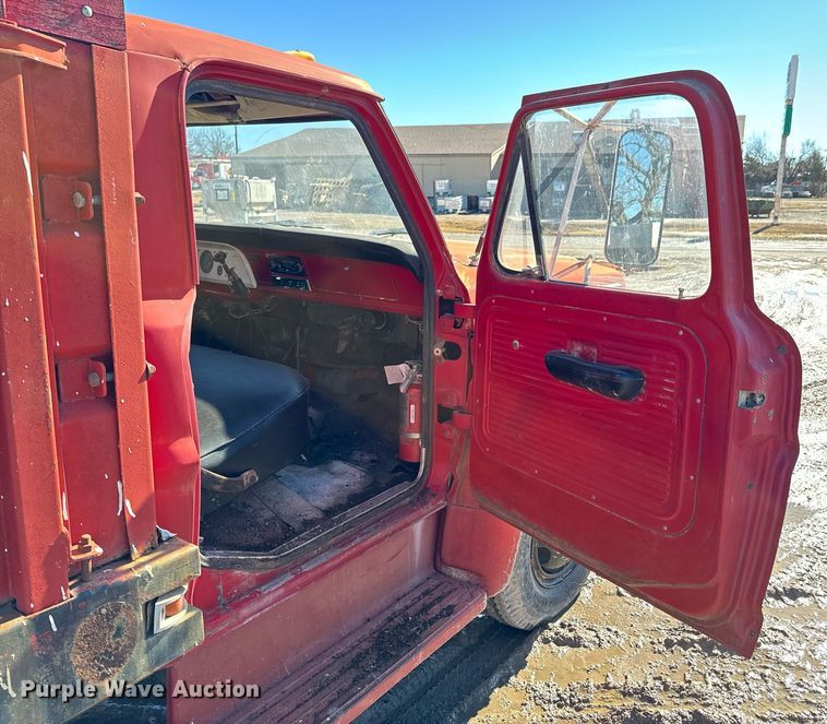 image for item OD9987 1972 Ford F605 grain truck