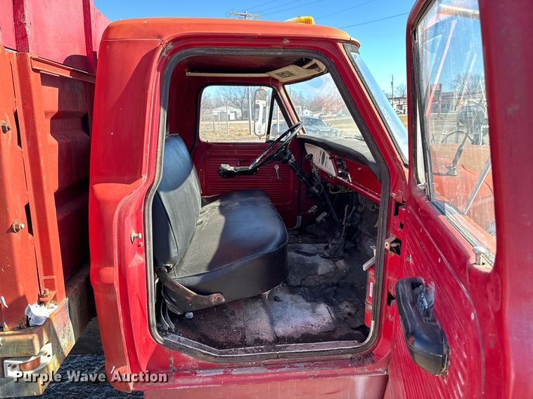 image for item OD9987 1972 Ford F605 grain truck