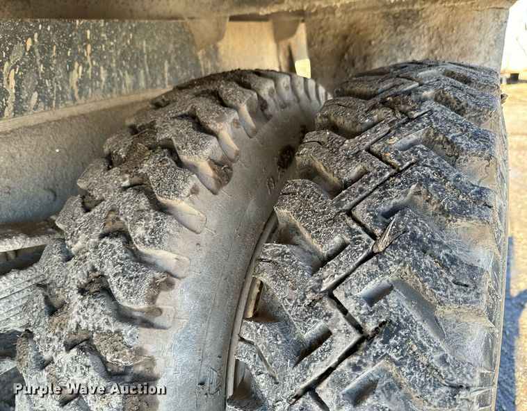 image for item OD9987 1972 Ford F605 grain truck