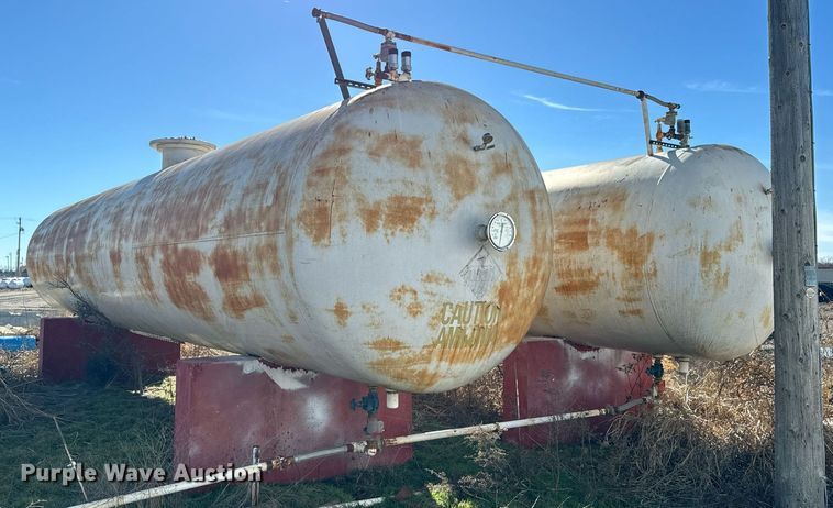 image for item OD9993 (2) Anhydrous ammonia tanks