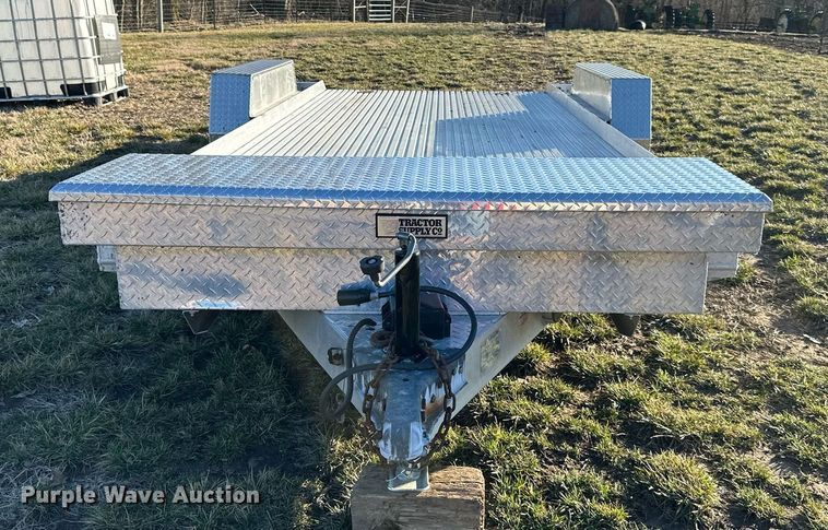 image for item OF9300 2001 Featherlite 3110 utility trailer