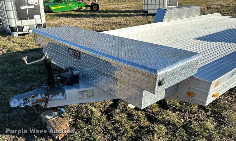 image for item OF9300 2001 Featherlite 3110 utility trailer