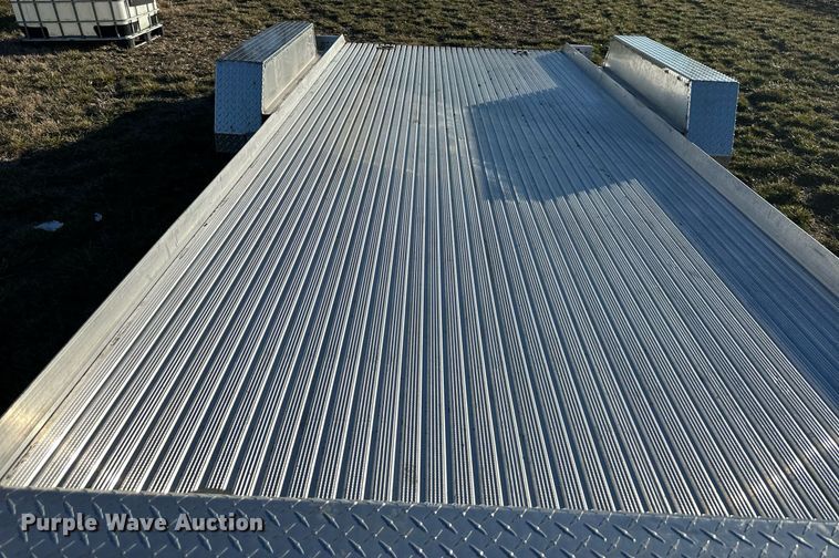 image for item OF9300 2001 Featherlite 3110 utility trailer