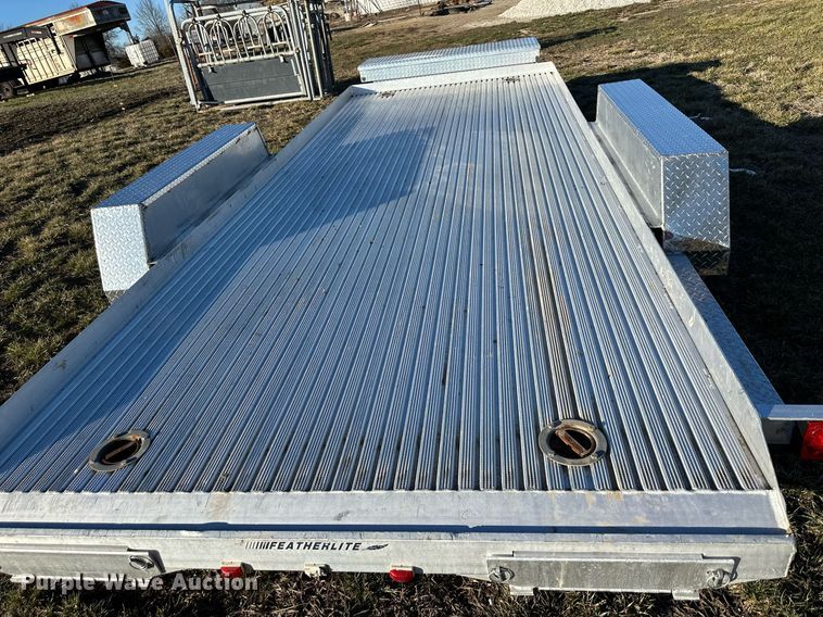 image for item OF9300 2001 Featherlite 3110 utility trailer