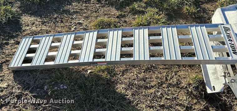 image for item OF9300 2001 Featherlite 3110 utility trailer