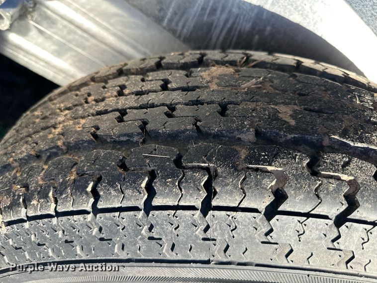 image for item OF9300 2001 Featherlite 3110 utility trailer