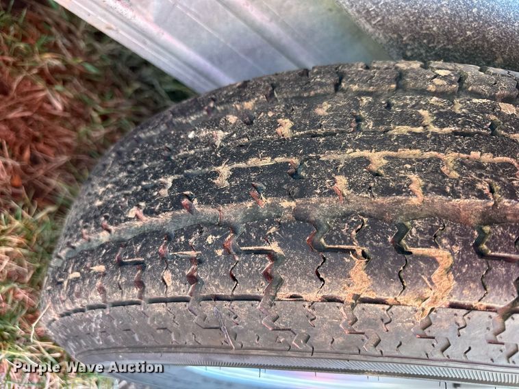 image for item OF9300 2001 Featherlite 3110 utility trailer