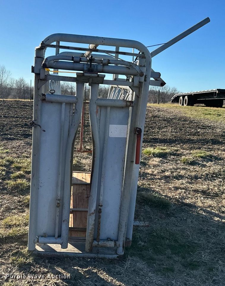 image for item OF9301 Filson livestock squeeze chute