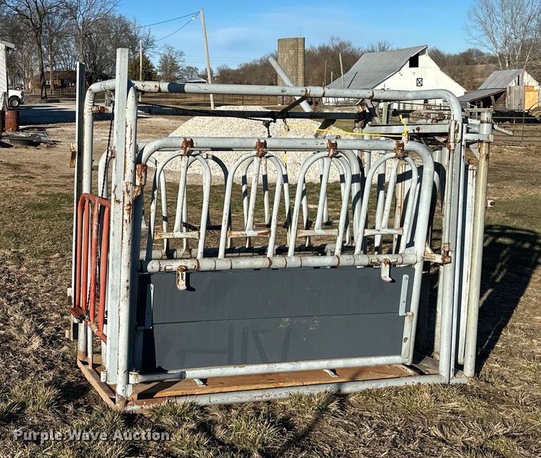 image for item OF9301 Filson livestock squeeze chute