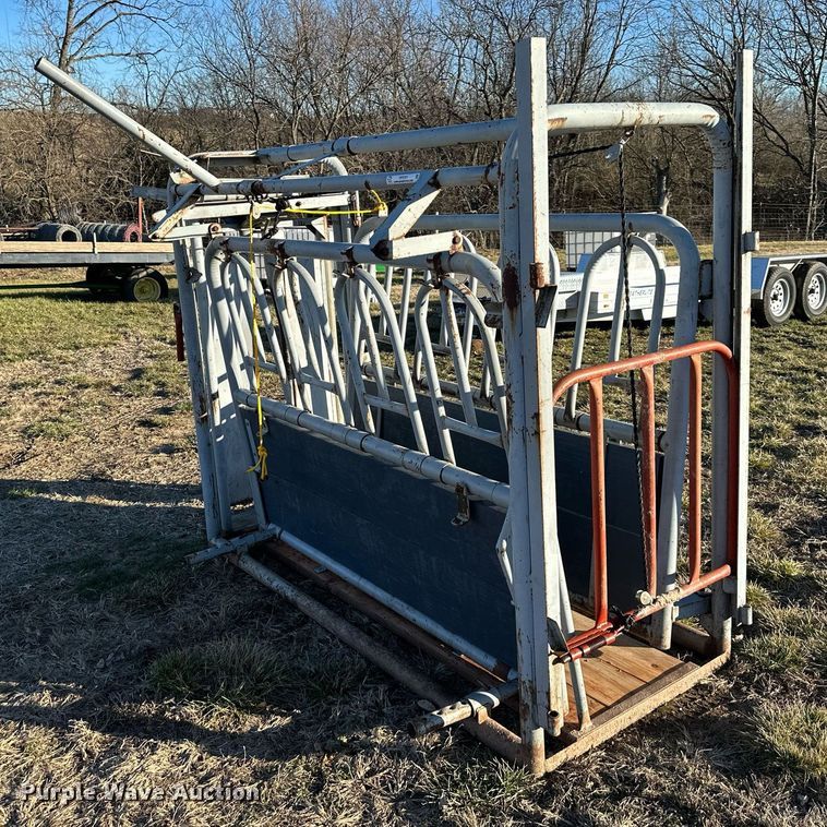 image for item OF9301 Filson livestock squeeze chute