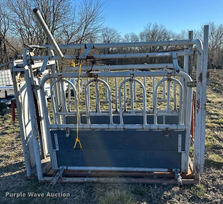 image for item OF9301 Filson livestock squeeze chute
