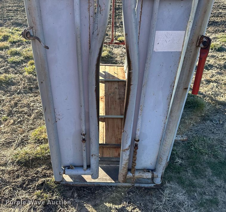 image for item OF9301 Filson livestock squeeze chute