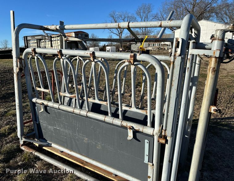 image for item OF9301 Filson livestock squeeze chute