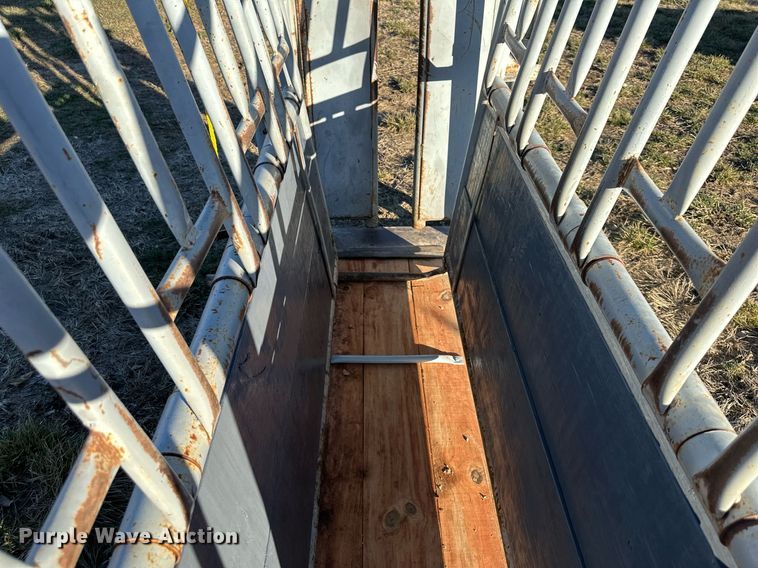 image for item OF9301 Filson livestock squeeze chute