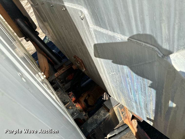 image for item OJ9418 1993 International 8100 feed delivery truck