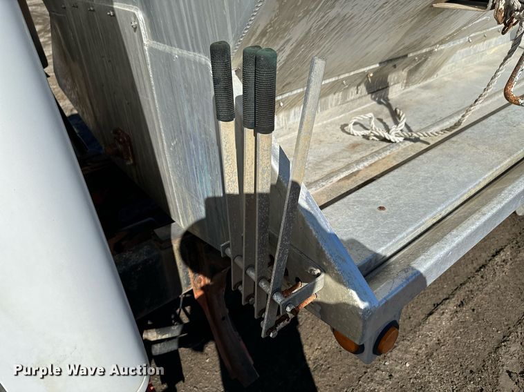 image for item OJ9418 1993 International 8100 feed delivery truck