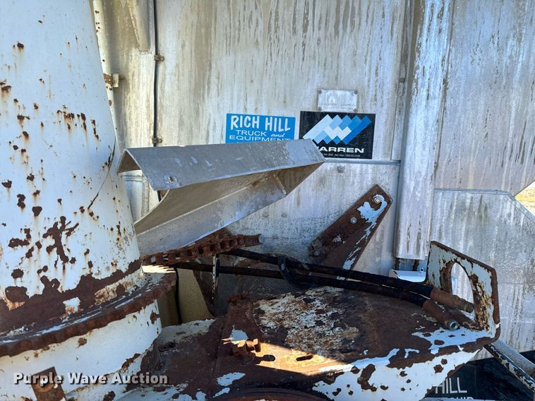 image for item OJ9418 1993 International 8100 feed delivery truck