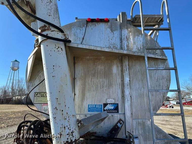 image for item OJ9418 1993 International 8100 feed delivery truck