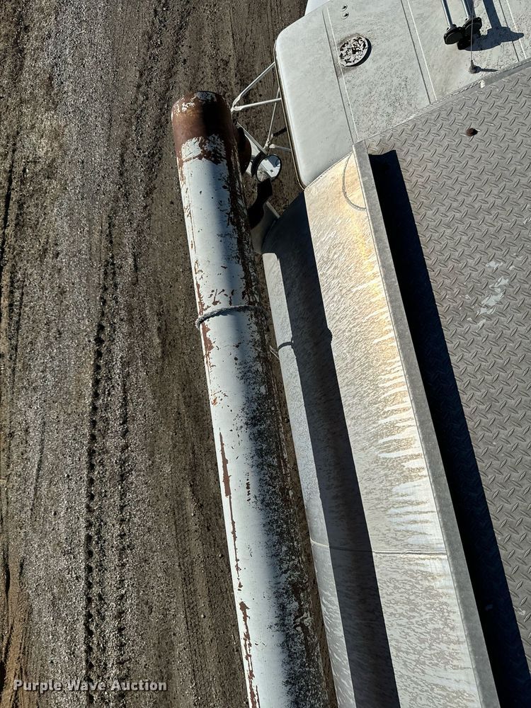 image for item OJ9418 1993 International 8100 feed delivery truck