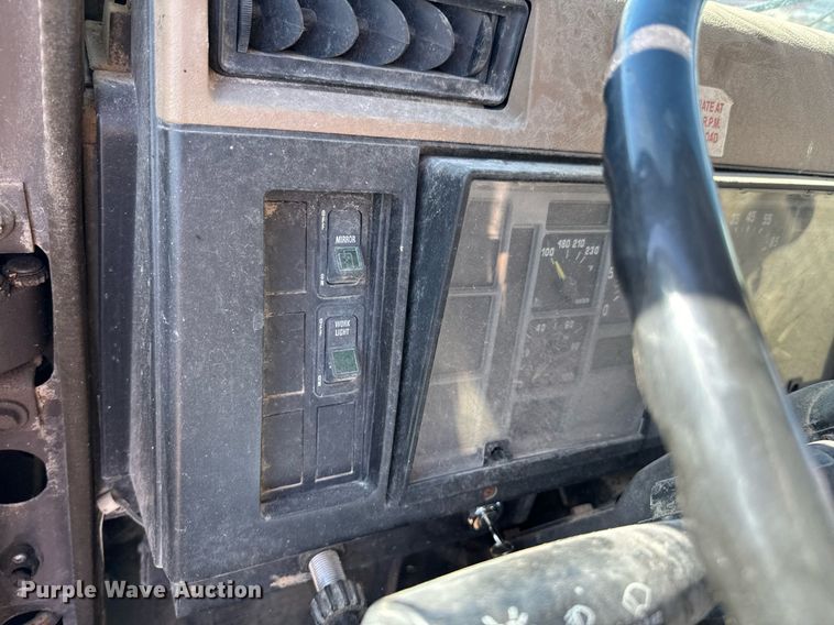 image for item OJ9418 1993 International 8100 feed delivery truck