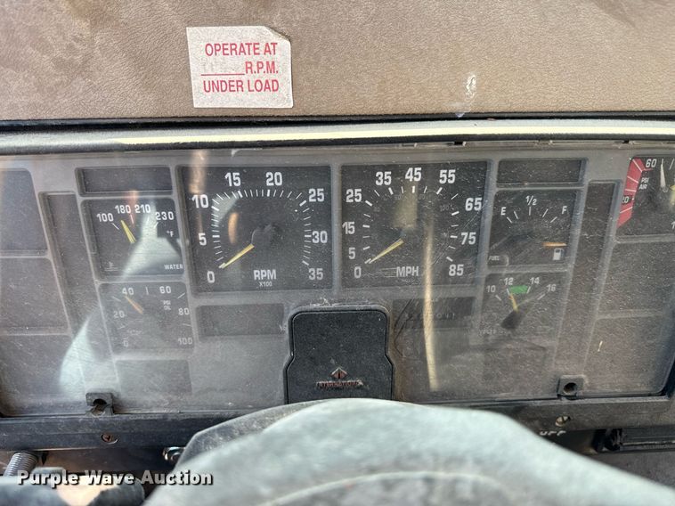 image for item OJ9418 1993 International 8100 feed delivery truck