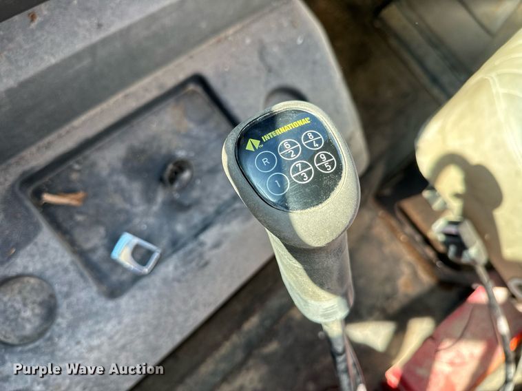 image for item OJ9418 1993 International 8100 feed delivery truck