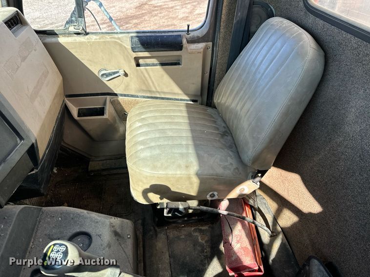 image for item OJ9418 1993 International 8100 feed delivery truck