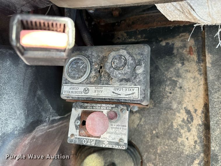 image for item OJ9418 1993 International 8100 feed delivery truck