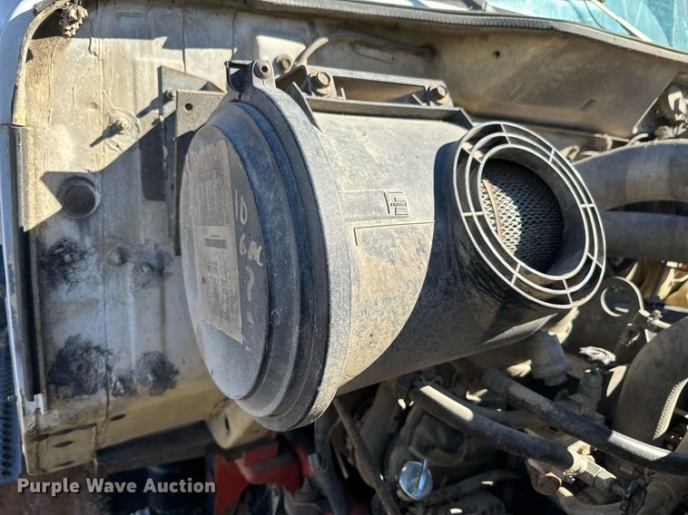 image for item OJ9418 1993 International 8100 feed delivery truck