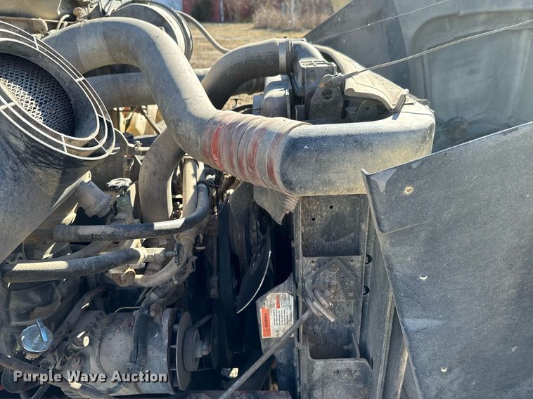 image for item OJ9418 1993 International 8100 feed delivery truck